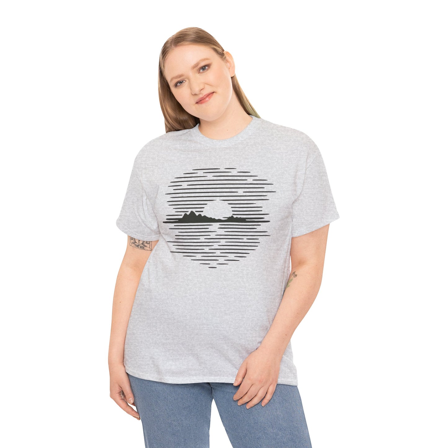 Berg Sonnenuntergang T-Shirt (Brustprint) – Natur-inspiriertes Unisex Shirt für Outdoor- und Landschaftsliebhaber