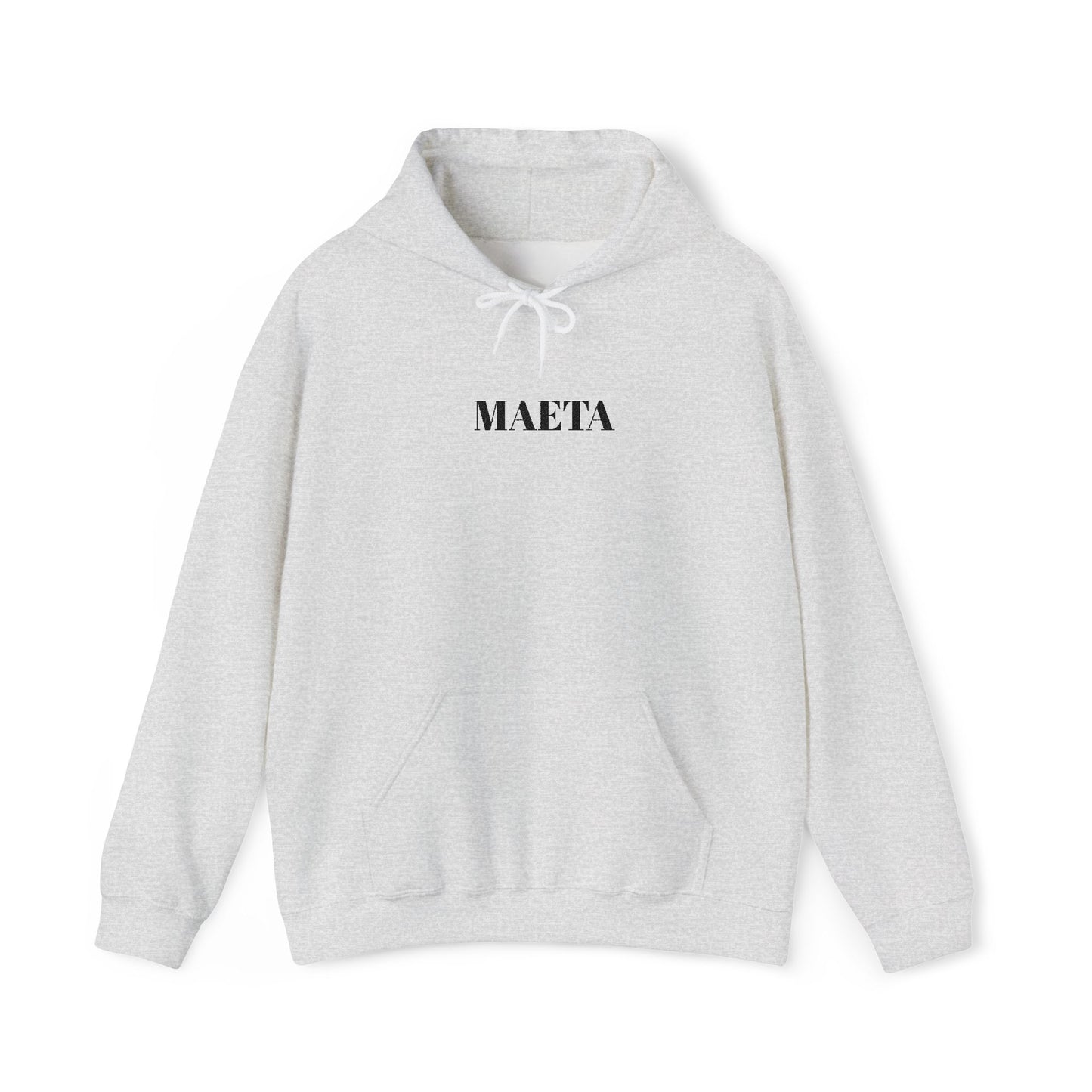 MAETA - Unisex Heavy Blend Hoodie mit großem Stickmotiv