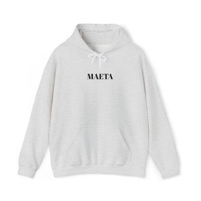 MAETA - Unisex Heavy Blend Hoodie mit großem Stickmotiv