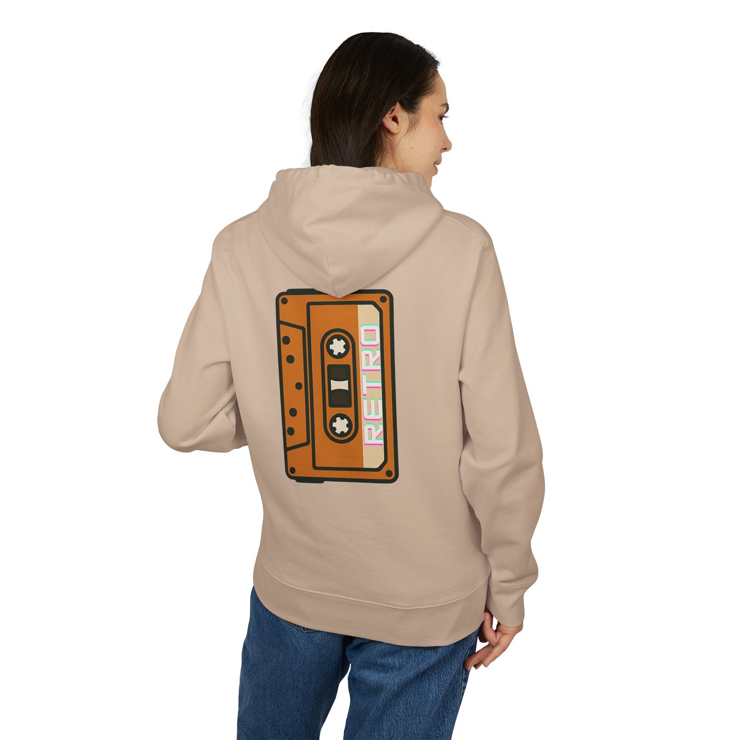 Retro Tape Hoodie (Rückenprint) – Stylischer Unisex Kapuzenpullover mit Kassettenmotiv & Schriftzug „Retro“ auf dem Rücken | Nostalgische Streetwear für Musikfans
