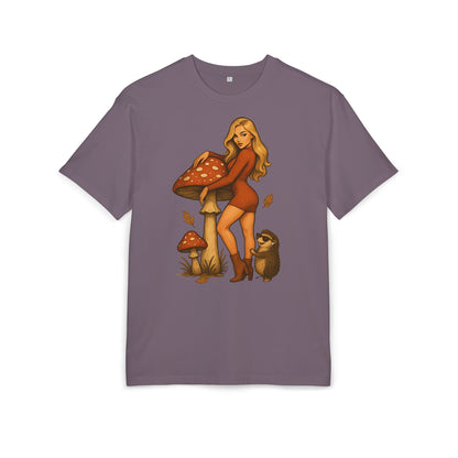 Vintage Pilz Fee & Igel Cartoon (Brustprint) – Retro Waldmotiv T-Shirt für Natur- & Pilzliebhaber