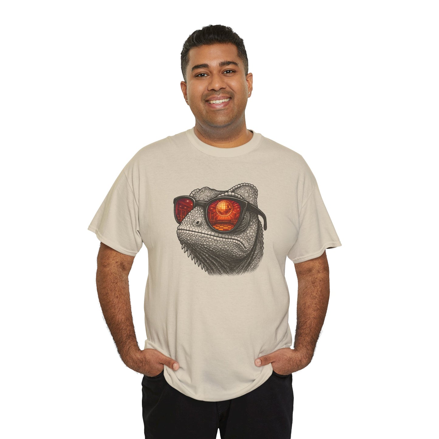 Chamäleon Disco T-Shirt (Brustprint) – Lustiges Tiermotiv mit Sonnenbrille | Retro Club Design für Tierfreunde & Festivalfans