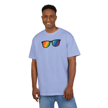 Regenbogen Sonnenbrille T-Shirt (Brustprint) – Buntes Retro Pride Design für Sommer & Festival
