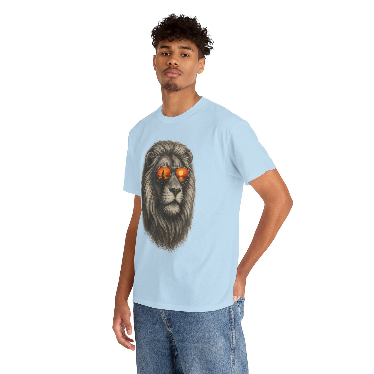 Löwen T-Shirt mit Sonnenbrille & Sonnenuntergang (Brustprint) – Stylisches Tiermotiv für Surfer & Naturfreunde