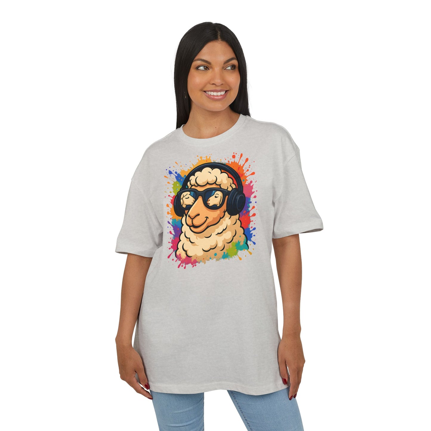 Cooles Schaf T-Shirt (Brustprint) – Lustiges Streetwear Shirt mit Kopfhörer-Schaf & Farbspritzer-Design | Unisex