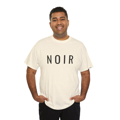 NOIR T-Shirt Unisex (Brustprint) – Nachhaltiges Heavy Cotton Tee aus 100% Baumwolle, Minimalistische Streetwear & Geschenkidee
