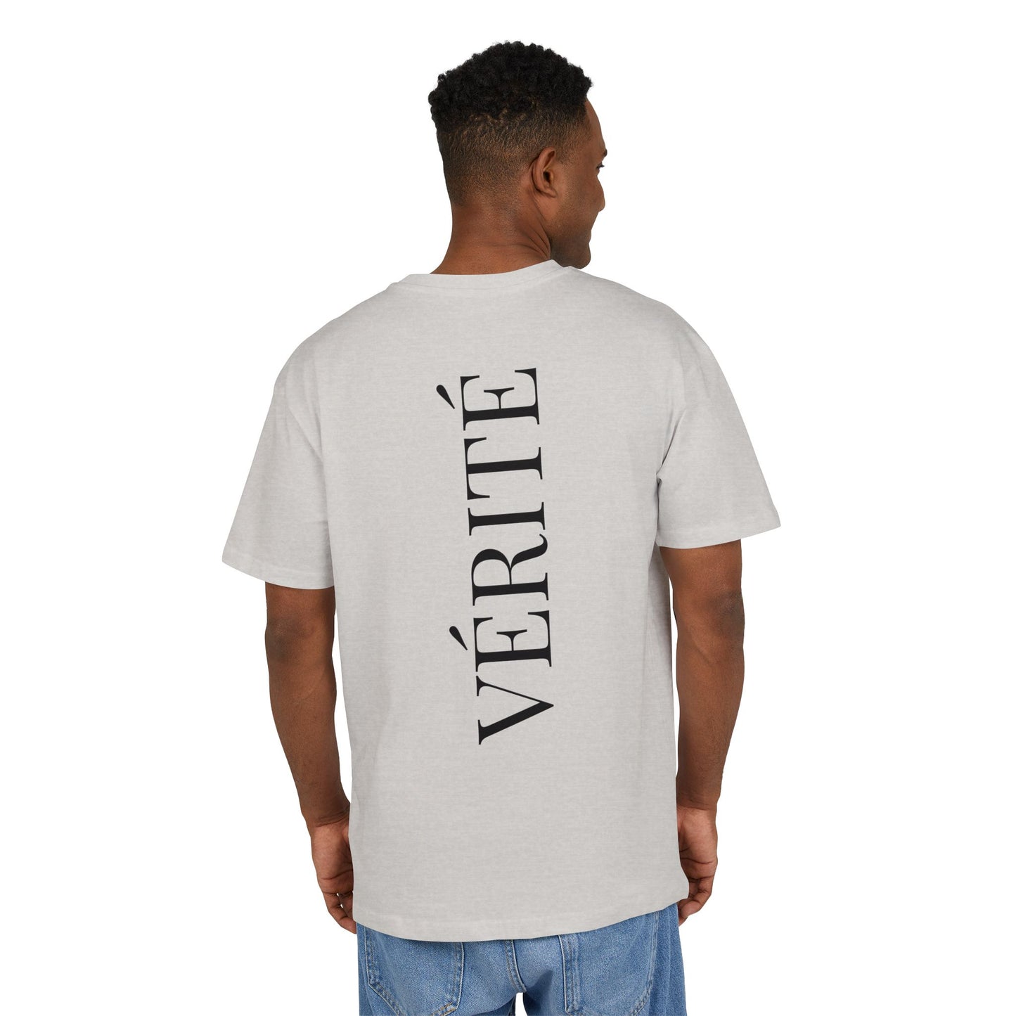 Stylisches T-Shirt mit Aufschrift ‘Vérité’ (Rückenprint) – Minimalistisches Design für Modebewusste
