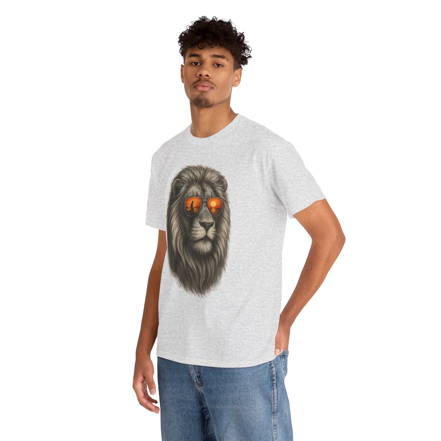 Löwen T-Shirt mit Sonnenbrille & Sonnenuntergang (Brustprint) – Stylisches Tiermotiv für Surfer & Naturfreunde