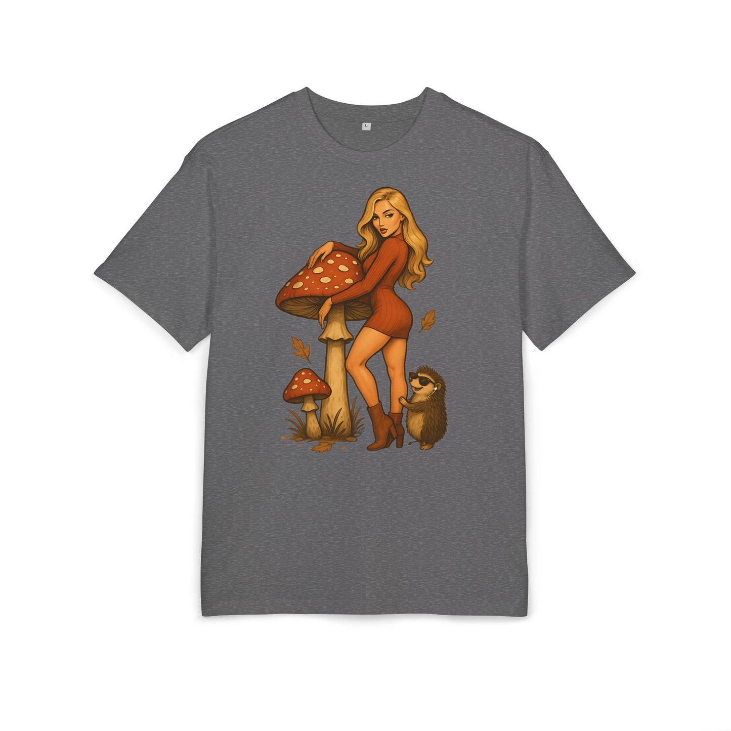 Vintage Pilz Fee & Igel Cartoon (Brustprint) – Retro Waldmotiv T-Shirt für Natur- & Pilzliebhaber