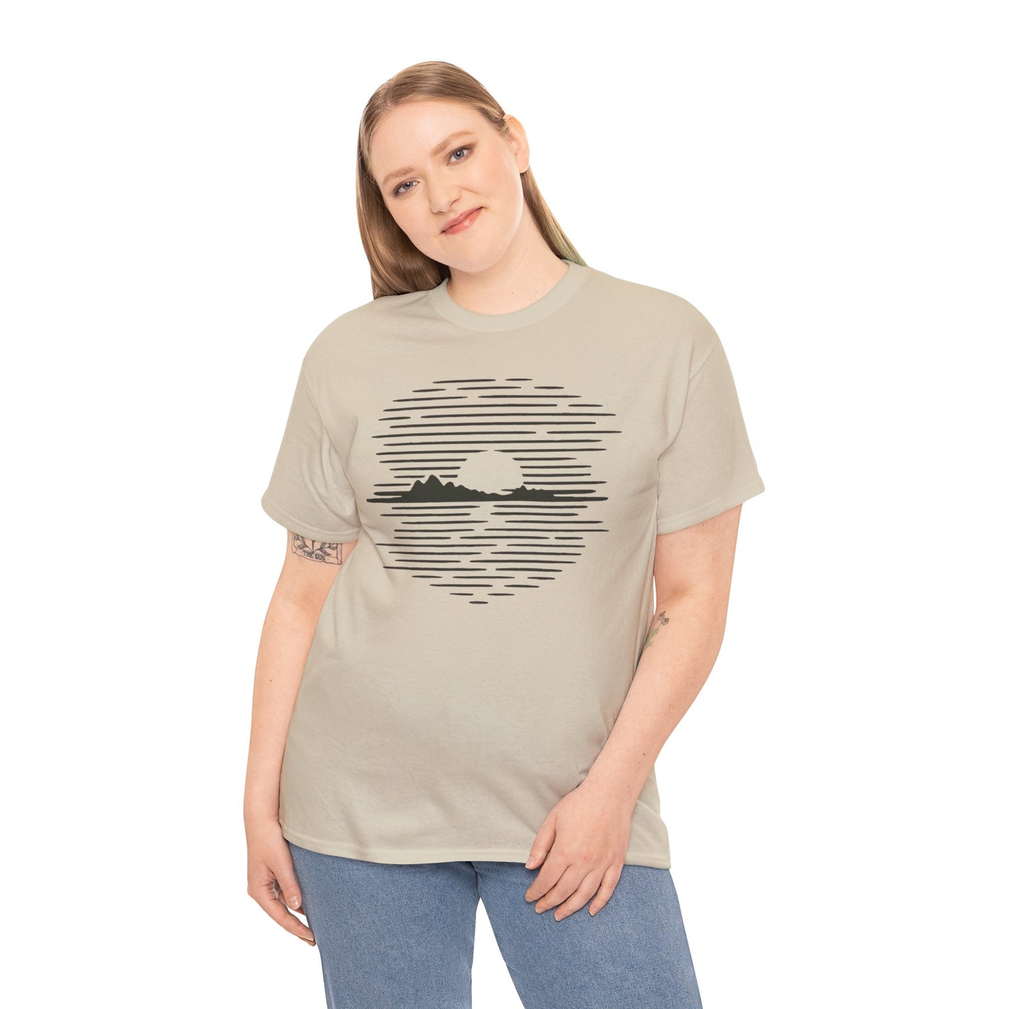 Berg Sonnenuntergang T-Shirt (Brustprint) – Natur-inspiriertes Unisex Shirt für Outdoor- und Landschaftsliebhaber