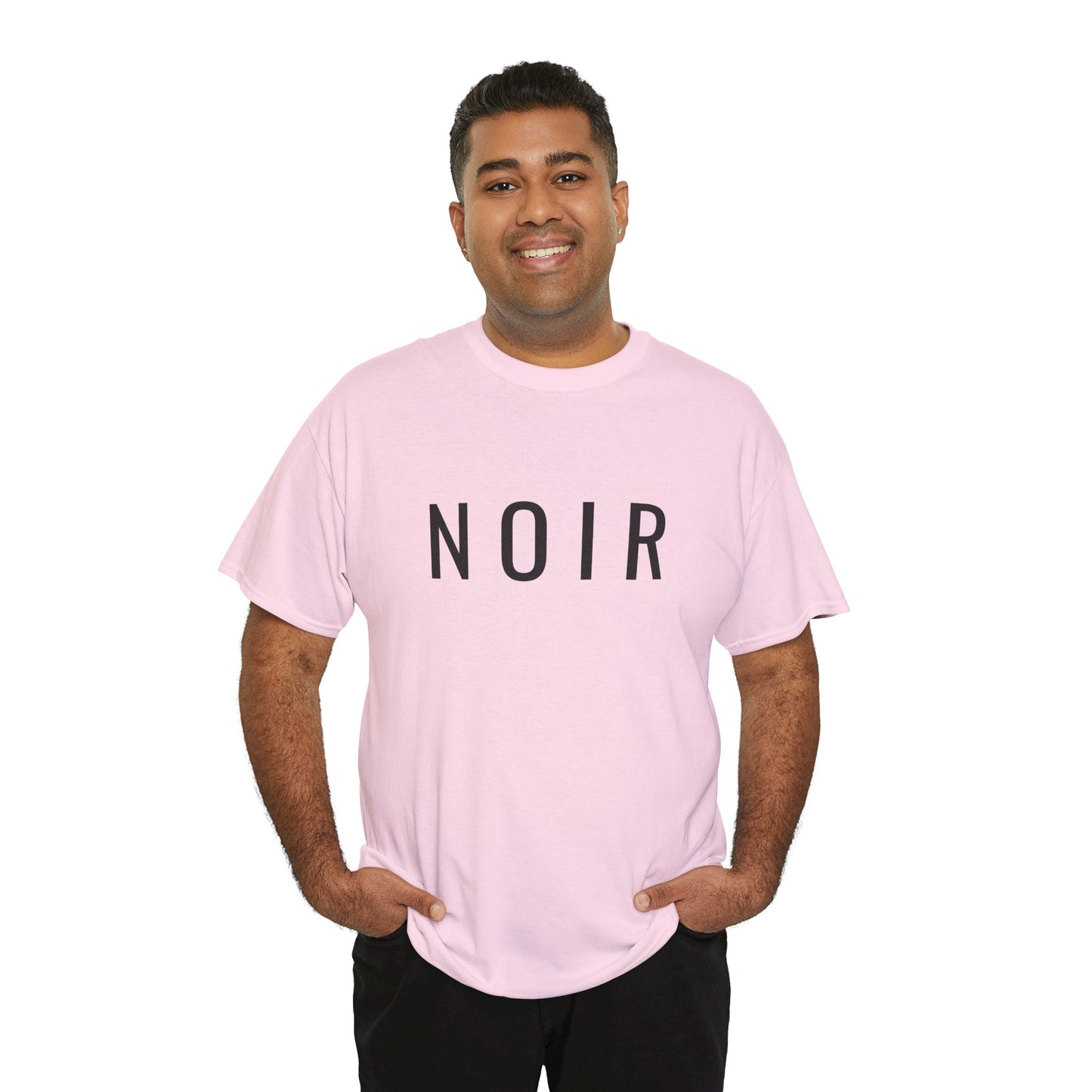 NOIR T-Shirt Unisex (Brustprint) – Nachhaltiges Heavy Cotton Tee aus 100% Baumwolle, Minimalistische Streetwear & Geschenkidee