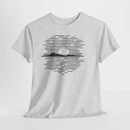 Berg Sonnenuntergang T-Shirt (Brustprint) – Natur-inspiriertes Unisex Shirt für Outdoor- und Landschaftsliebhaber