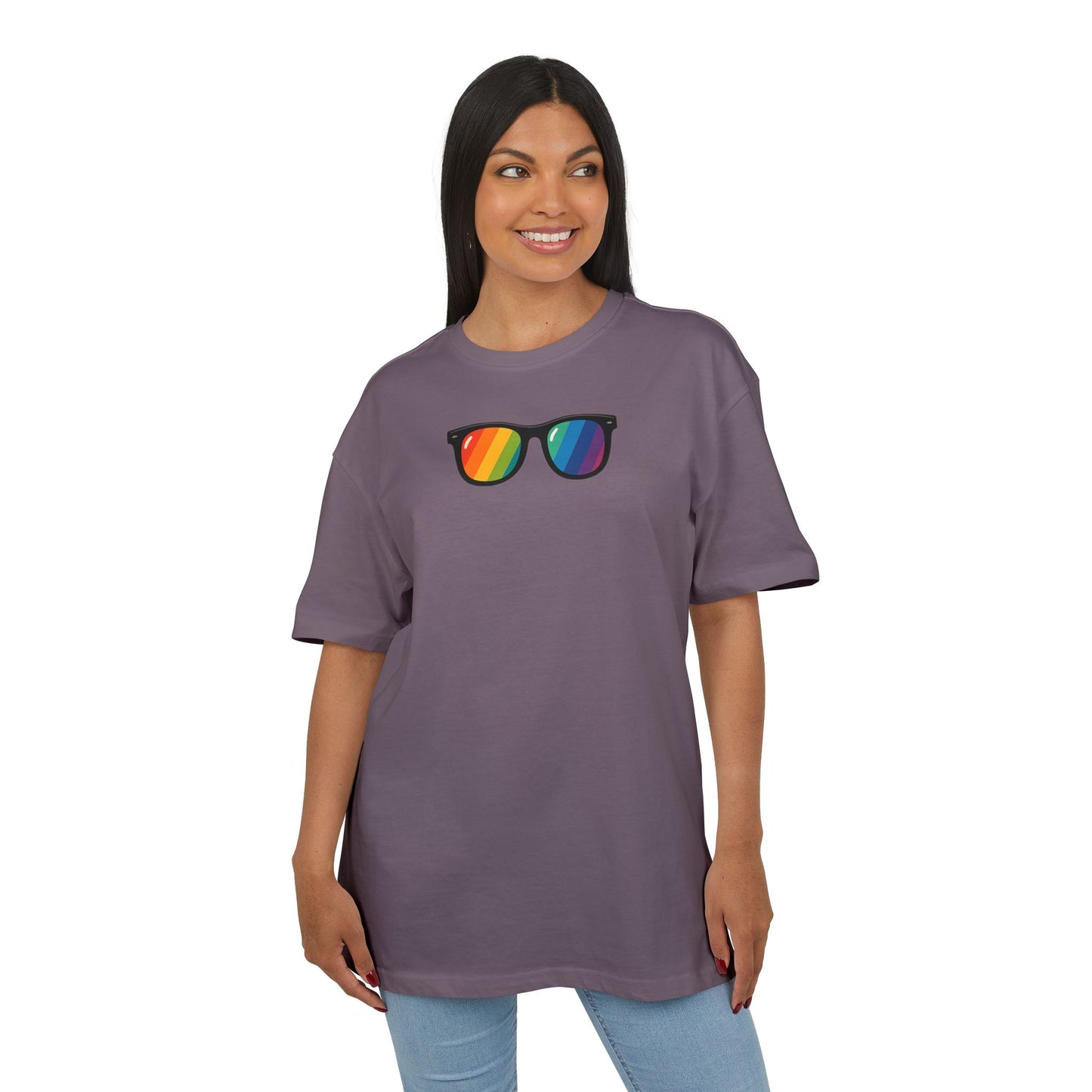 Regenbogen Sonnenbrille T-Shirt (Brustprint) – Buntes Retro Pride Design für Sommer & Festival