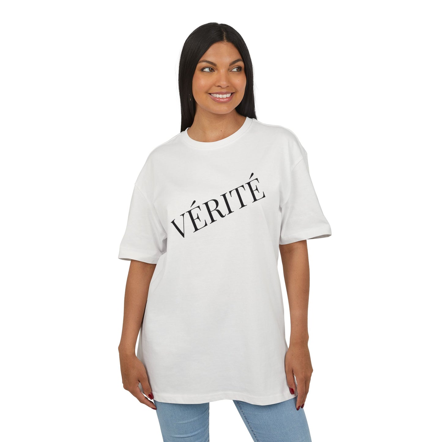 Stylisches T-Shirt mit Aufschrift ‘Vérité’ (Brustprint) – Minimalistisches Design für Modebewusste