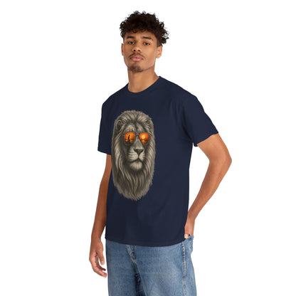 Löwen T-Shirt mit Sonnenbrille & Sonnenuntergang (Brustprint) – Stylisches Tiermotiv für Surfer & Naturfreunde