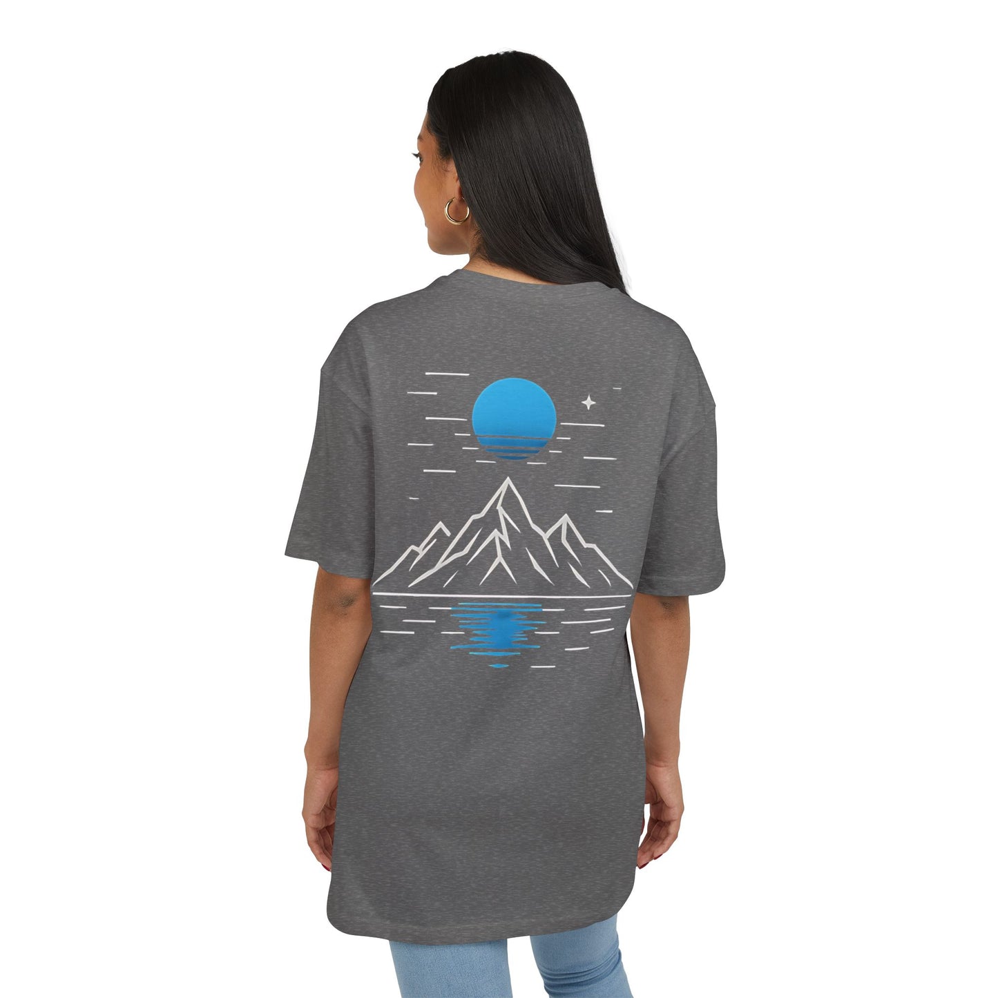 Berg T-Shirt (Rückenprint) – Minimalistisches Natur Design mit Mond & Spiegelung – Unisex Outdoor Shirt für Wanderer & Naturfreunde