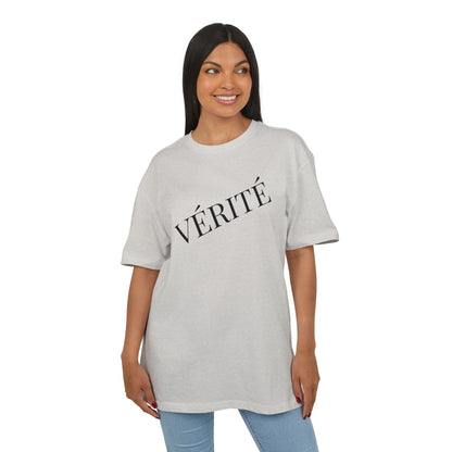 Stylisches T-Shirt mit Aufschrift ‘Vérité’ (Brustprint) – Minimalistisches Design für Modebewusste