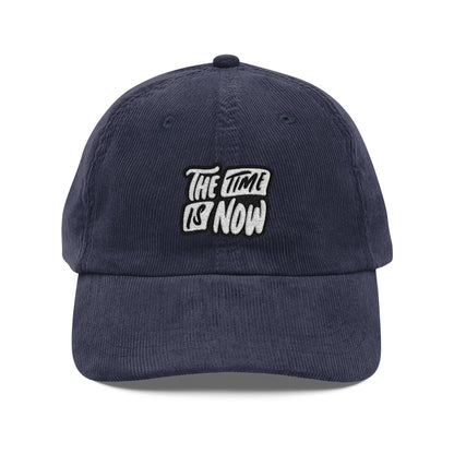 The Time is Now Cord Cap – Retro Cord Basecap mit Stickerei - Good Vibes, Gift for Friends, Relaxed Fashion