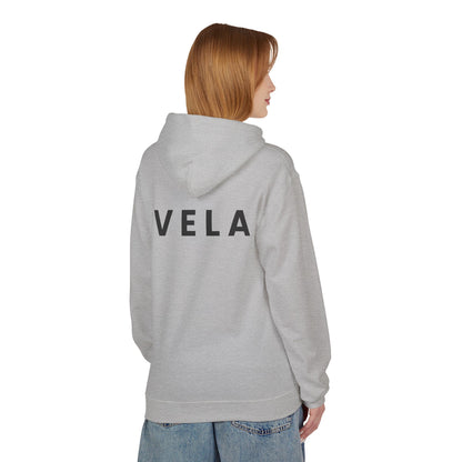 VELA Hoodie (Rückenprint) – Unisex Midweight Softstyle Fleece | Nachhaltige Streetwear mit Komfort & Stil