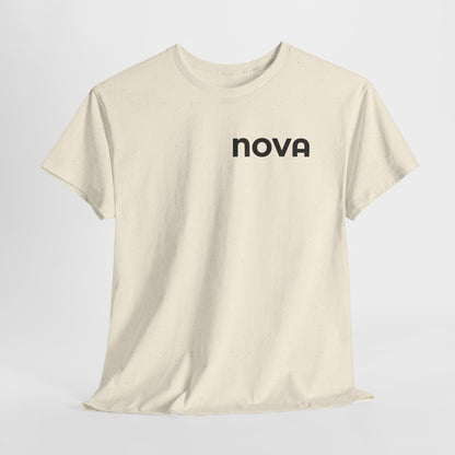 NOVA Unisex Heavy Cotton T-Shirt (Brustprint) – Minimalistisches Statement-Shirt aus 100 % Baumwolle für Damen & Herren