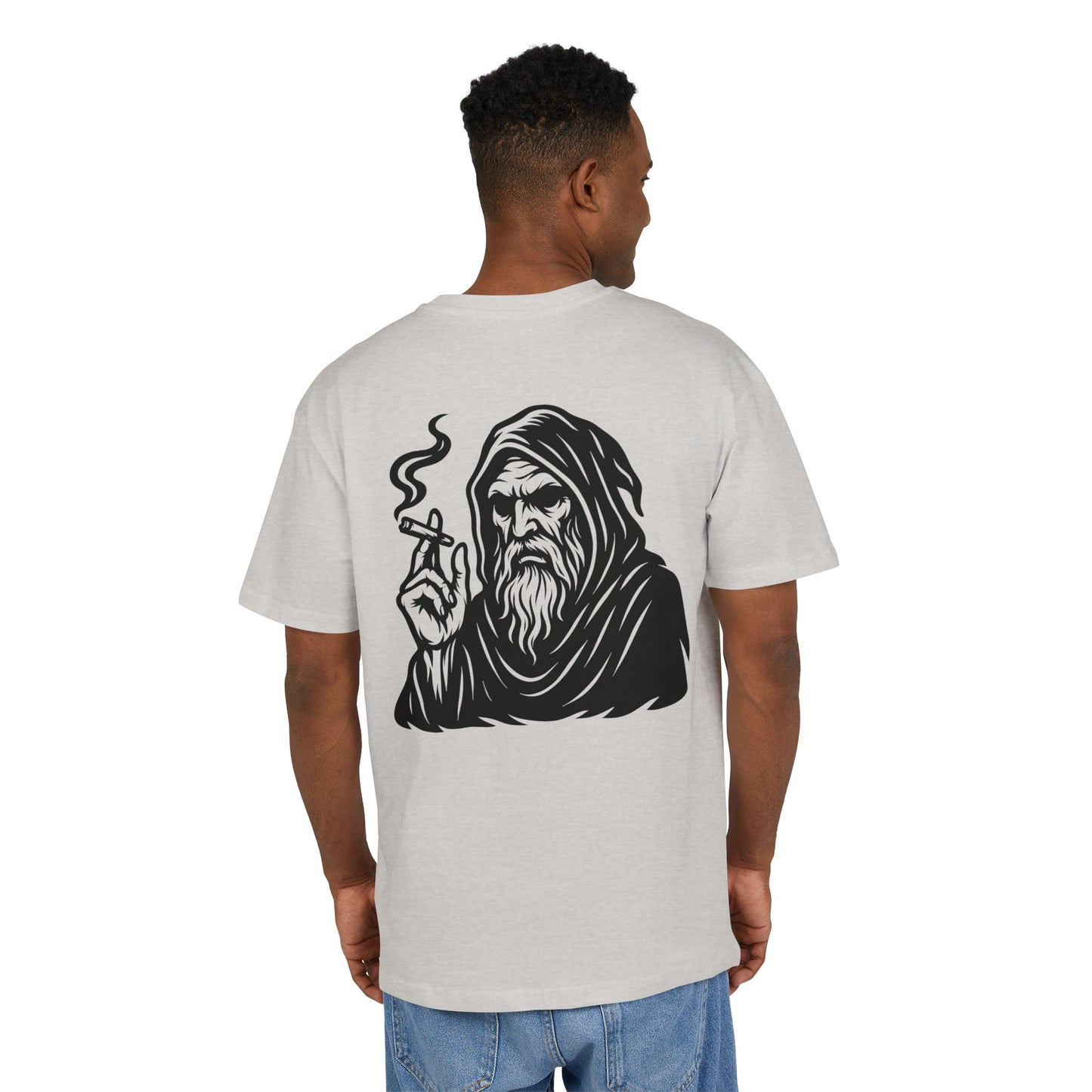 Mystic Wizard T-Shirt (Rückenprint)– Dunkler Magier mit Zigarre Motiv – Gothic Streetwear für Männer & Frauen
