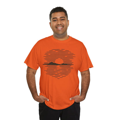 Berg Sonnenuntergang T-Shirt (Brustprint) – Natur-inspiriertes Unisex Shirt für Outdoor- und Landschaftsliebhaber