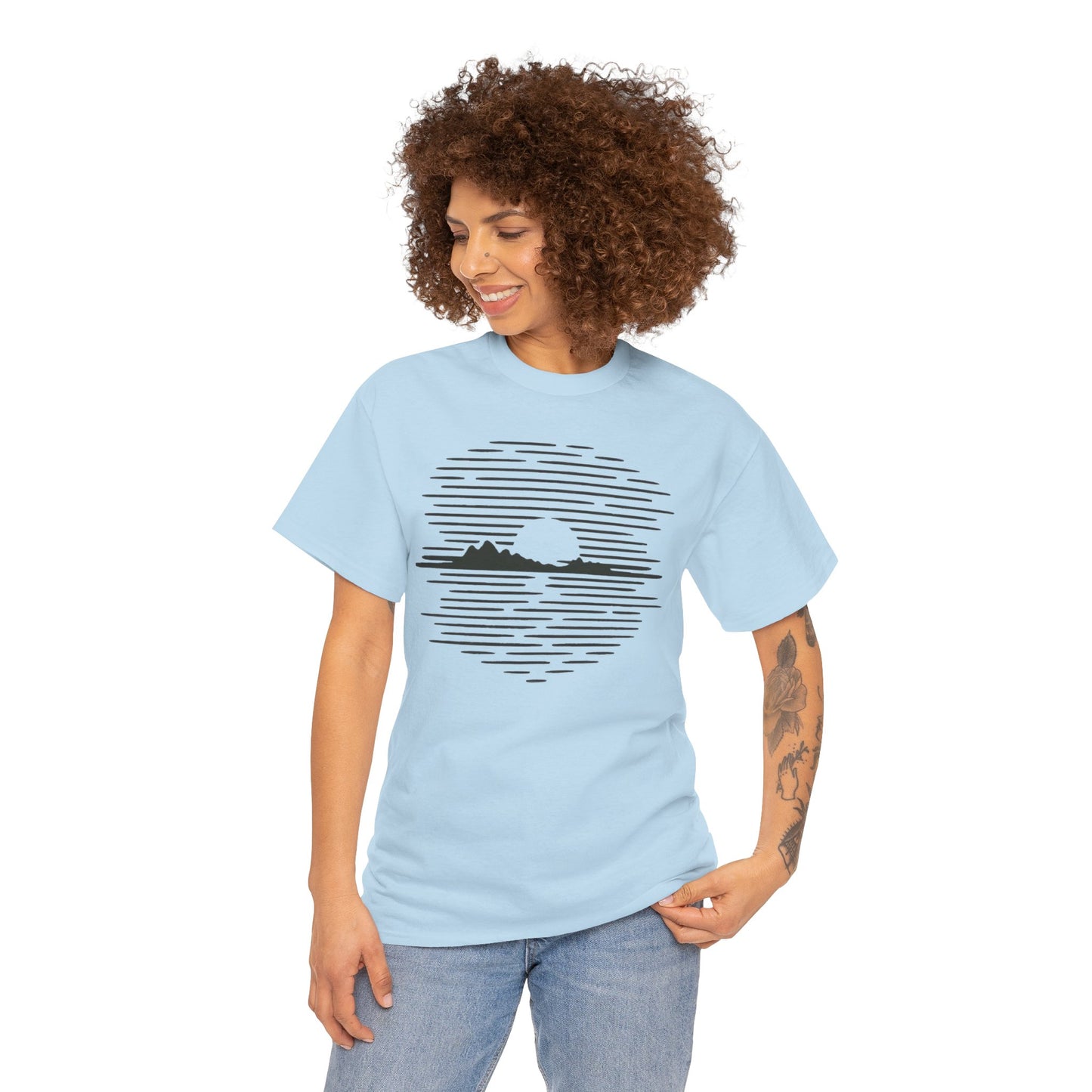 Berg Sonnenuntergang T-Shirt (Brustprint) – Natur-inspiriertes Unisex Shirt für Outdoor- und Landschaftsliebhaber