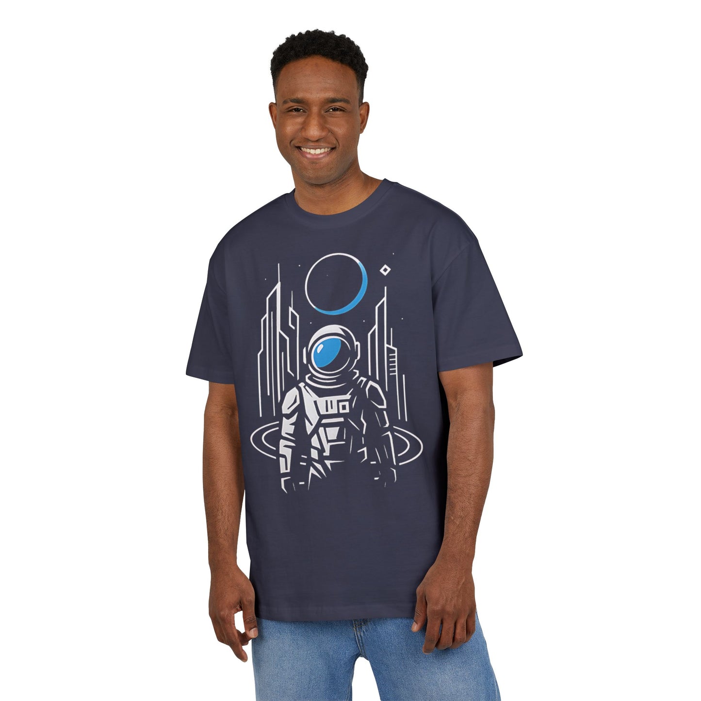 Futuristisches Astronauten T-Shirt (Brustprint) – Space Design mit Sci-Fi Skyline & Planet – Spacewear für Weltraum-Fans