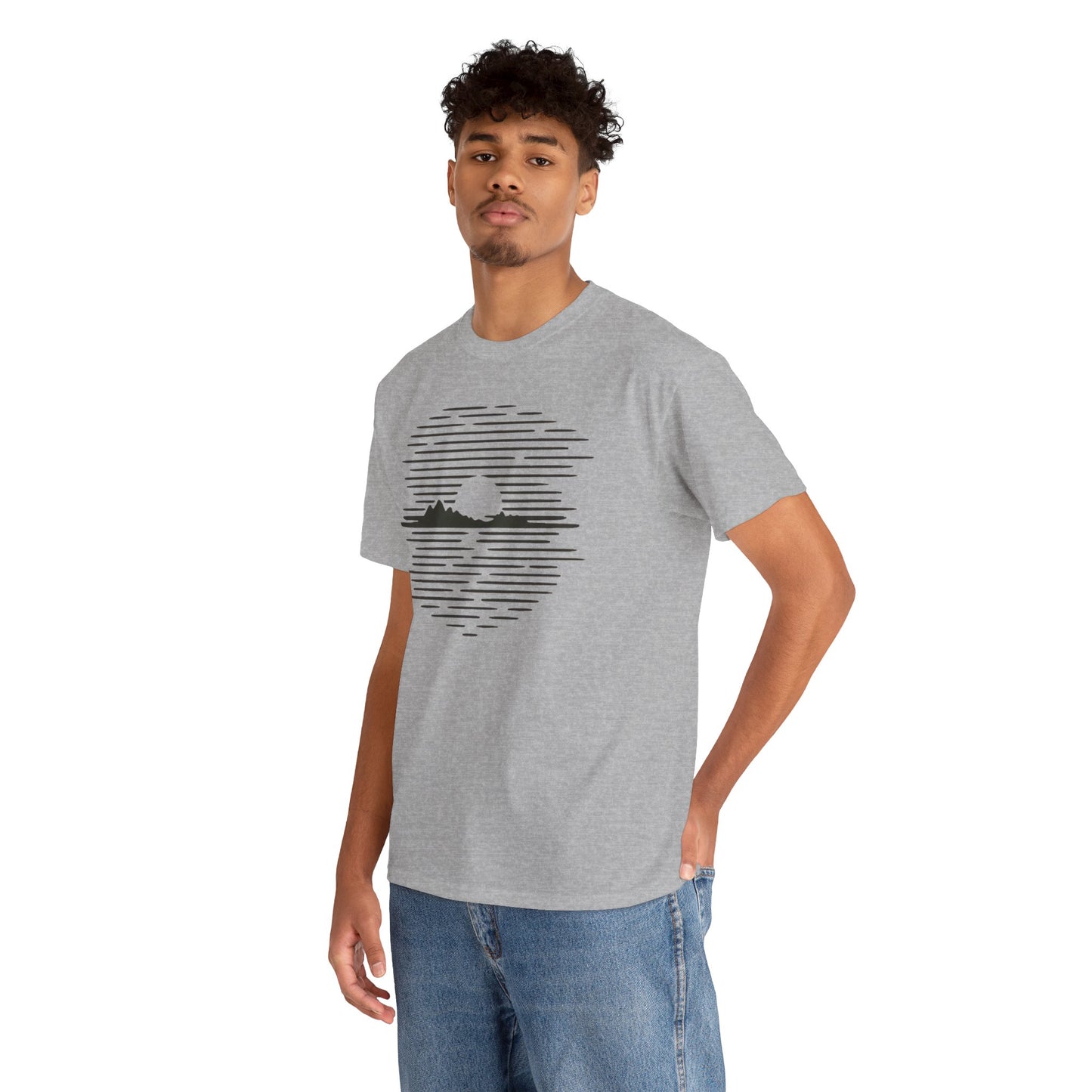 Berg Sonnenuntergang T-Shirt (Brustprint) – Natur-inspiriertes Unisex Shirt für Outdoor- und Landschaftsliebhaber
