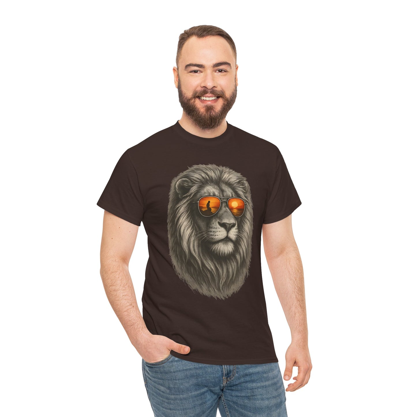 Löwen T-Shirt mit Sonnenbrille & Sonnenuntergang (Brustprint) – Stylisches Tiermotiv für Surfer & Naturfreunde