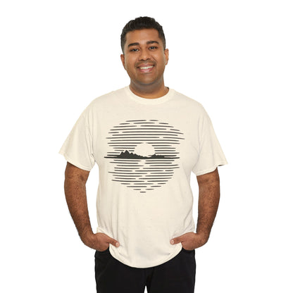 Berg Sonnenuntergang T-Shirt (Brustprint) – Natur-inspiriertes Unisex Shirt für Outdoor- und Landschaftsliebhaber