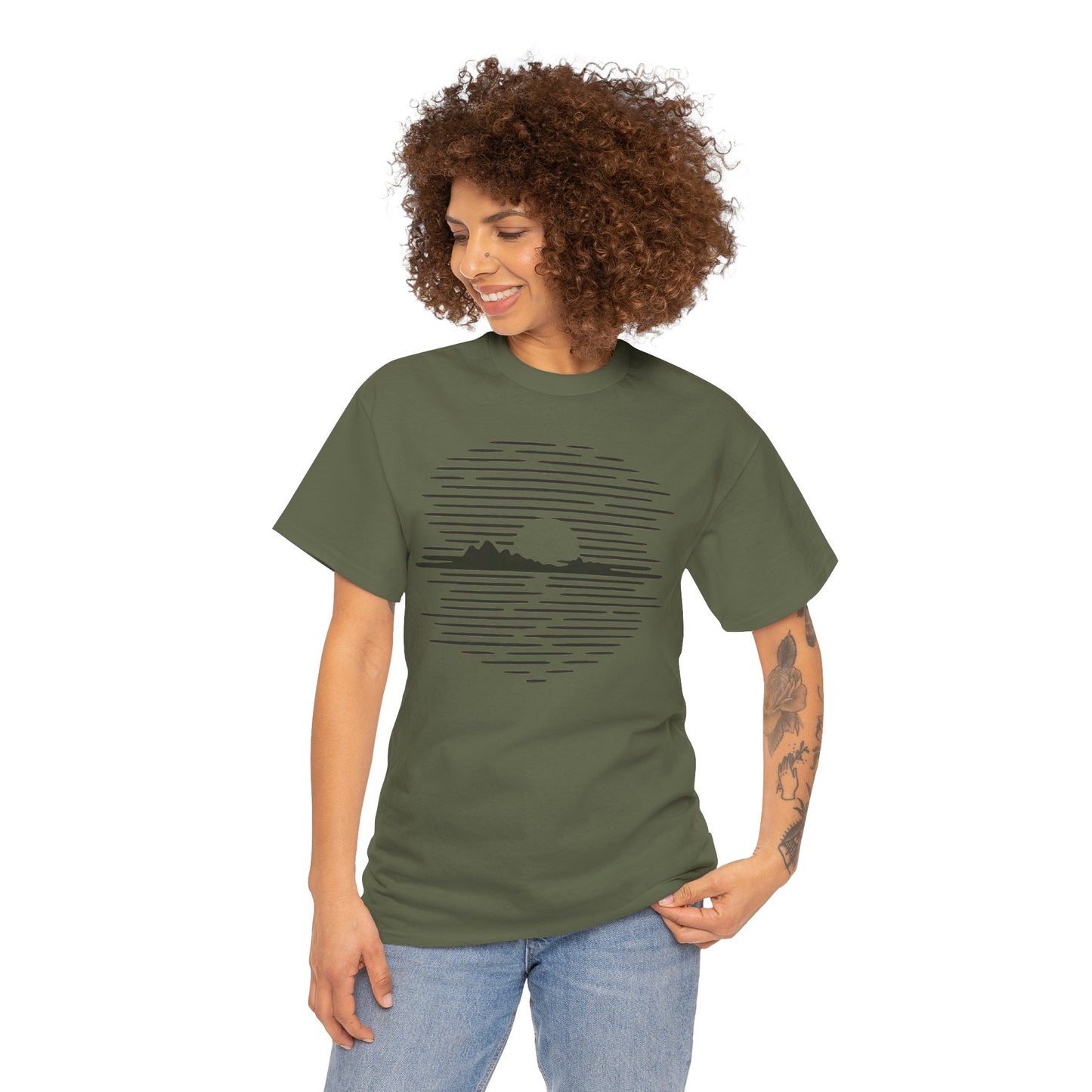 Berg Sonnenuntergang T-Shirt (Brustprint) – Natur-inspiriertes Unisex Shirt für Outdoor- und Landschaftsliebhaber