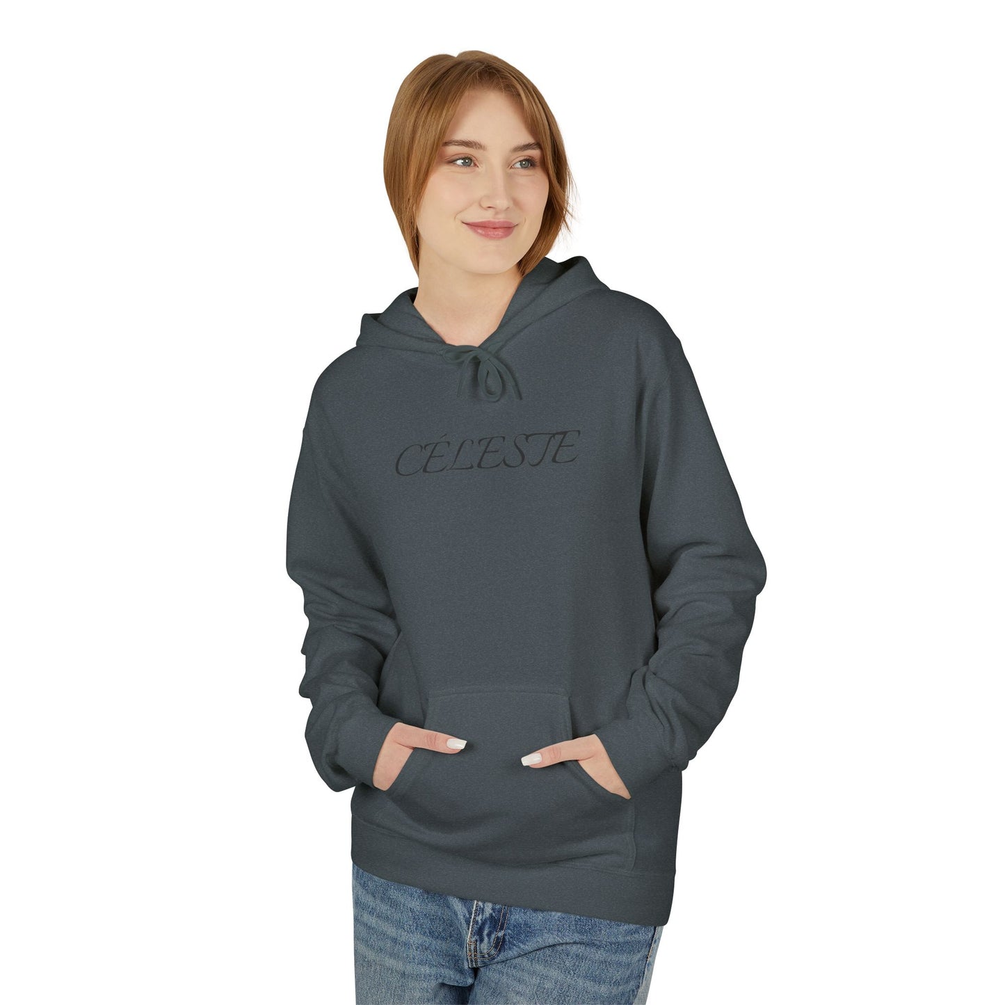 CÉLESTE Hoodie (Brustprint) – Unisex Midweight Softstyle Fleece | Nachhaltige Streetwear mit Komfort & Stil