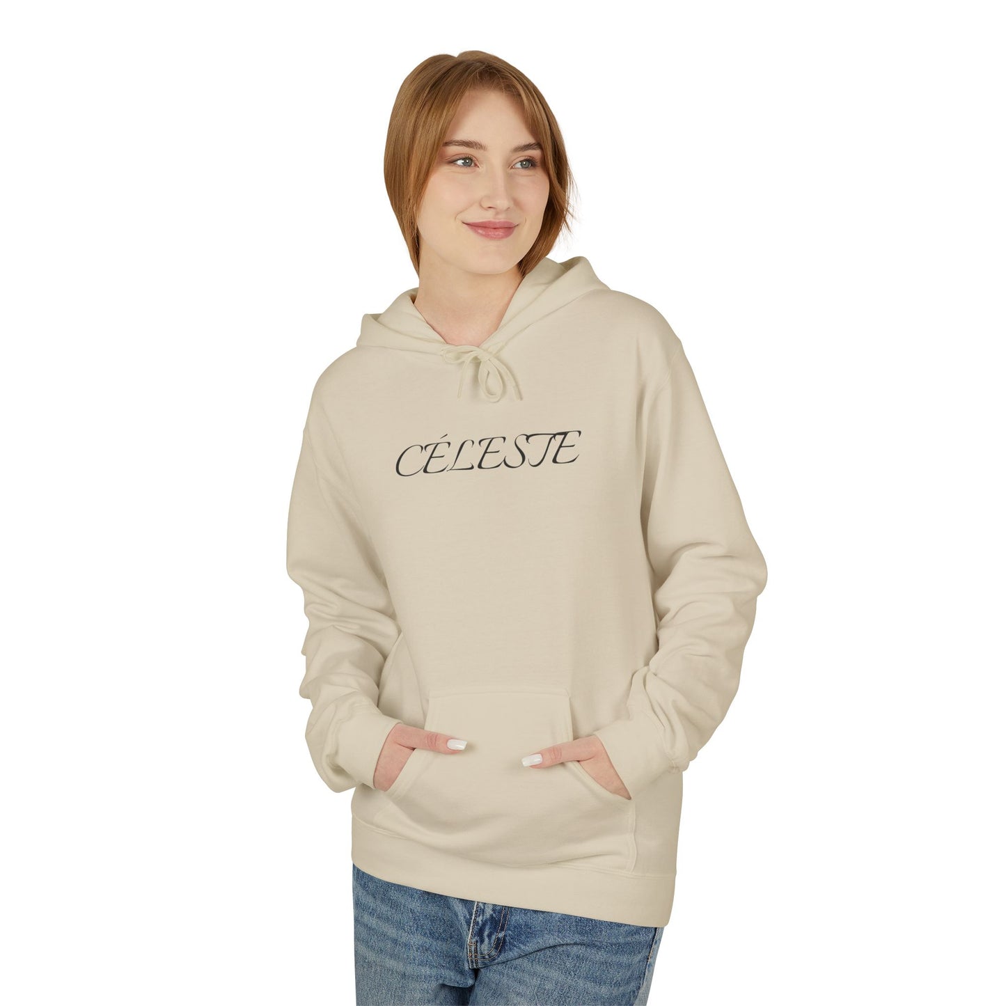 CÉLESTE Hoodie (Brustprint) – Unisex Midweight Softstyle Fleece | Nachhaltige Streetwear mit Komfort & Stil