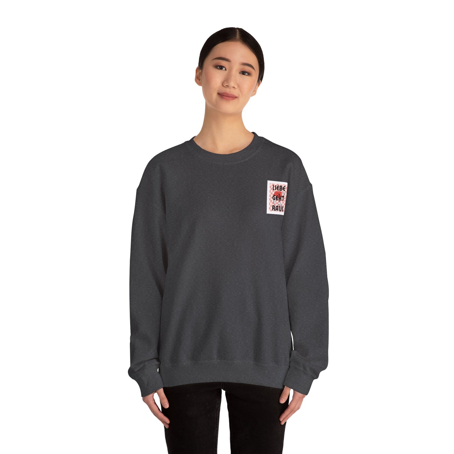 LIEBE GEHT RAUS - Unisex Sweatshirt mit Statement Liebe Geht Raus - Bequemer Pullover mit Herz-Motiv, Nachhaltig in Deutschland Gefertigt