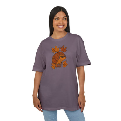 Herbst Igel T-Shirt (Brustprint) – Lustiges Cartoon Design mit Sonnenbrille, Kopfhörern & Ahornblättern