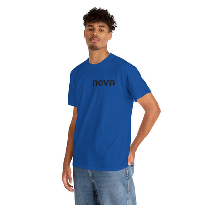 NOVA Unisex Heavy Cotton T-Shirt (Brustprint) – Minimalistisches Statement-Shirt aus 100 % Baumwolle für Damen & Herren