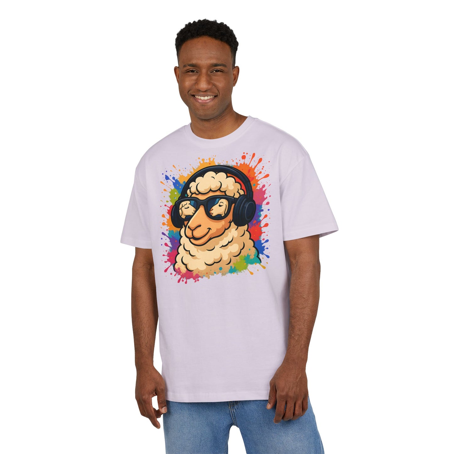 Cooles Schaf T-Shirt (Brustprint) – Lustiges Streetwear Shirt mit Kopfhörer-Schaf & Farbspritzer-Design | Unisex