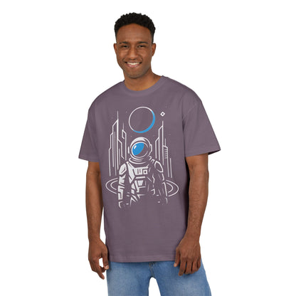 Futuristisches Astronauten T-Shirt (Brustprint) – Space Design mit Sci-Fi Skyline & Planet – Spacewear für Weltraum-Fans