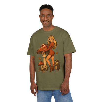 Vintage Pilz Fee & Igel Cartoon (Brustprint) – Retro Waldmotiv T-Shirt für Natur- & Pilzliebhaber