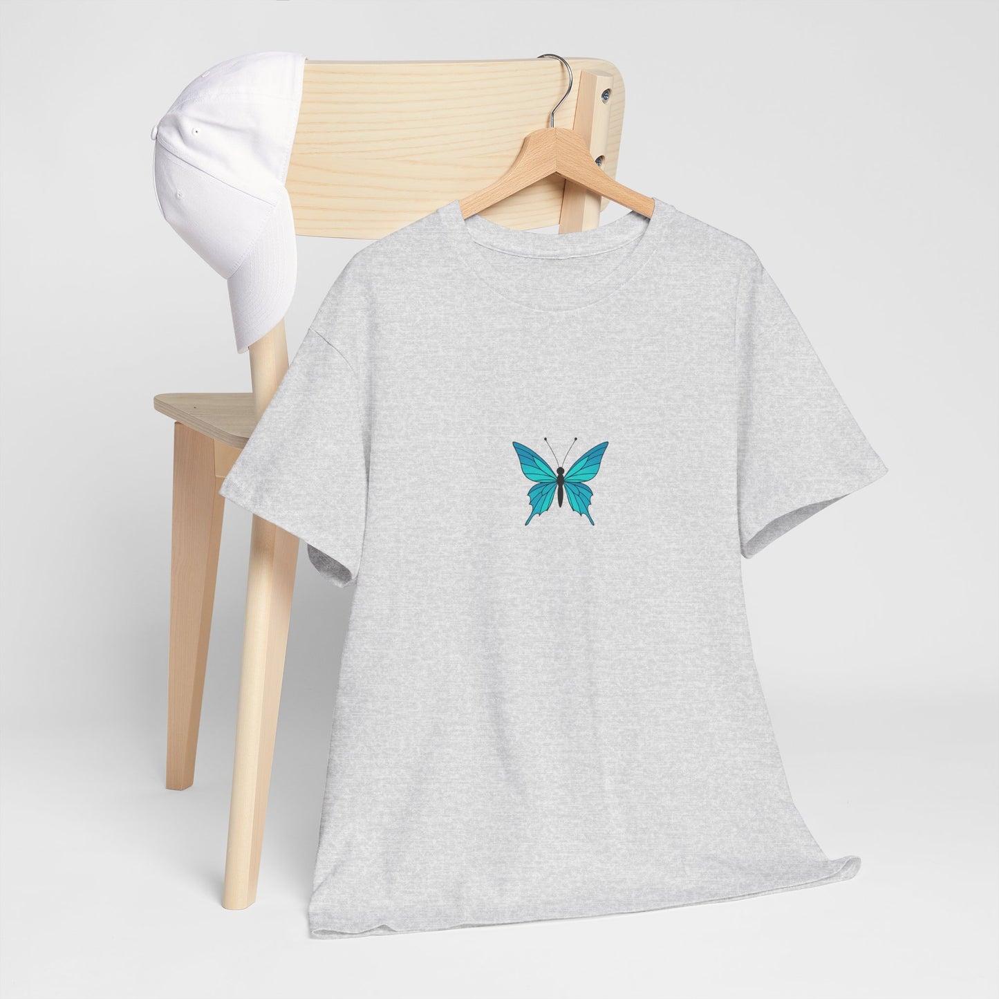 Blauer Schmetterling T-Shirt Unisex (Brustprint) – Farbintensives Butterfly Design | Natur-inspiriertes Shirt aus Baumwolle