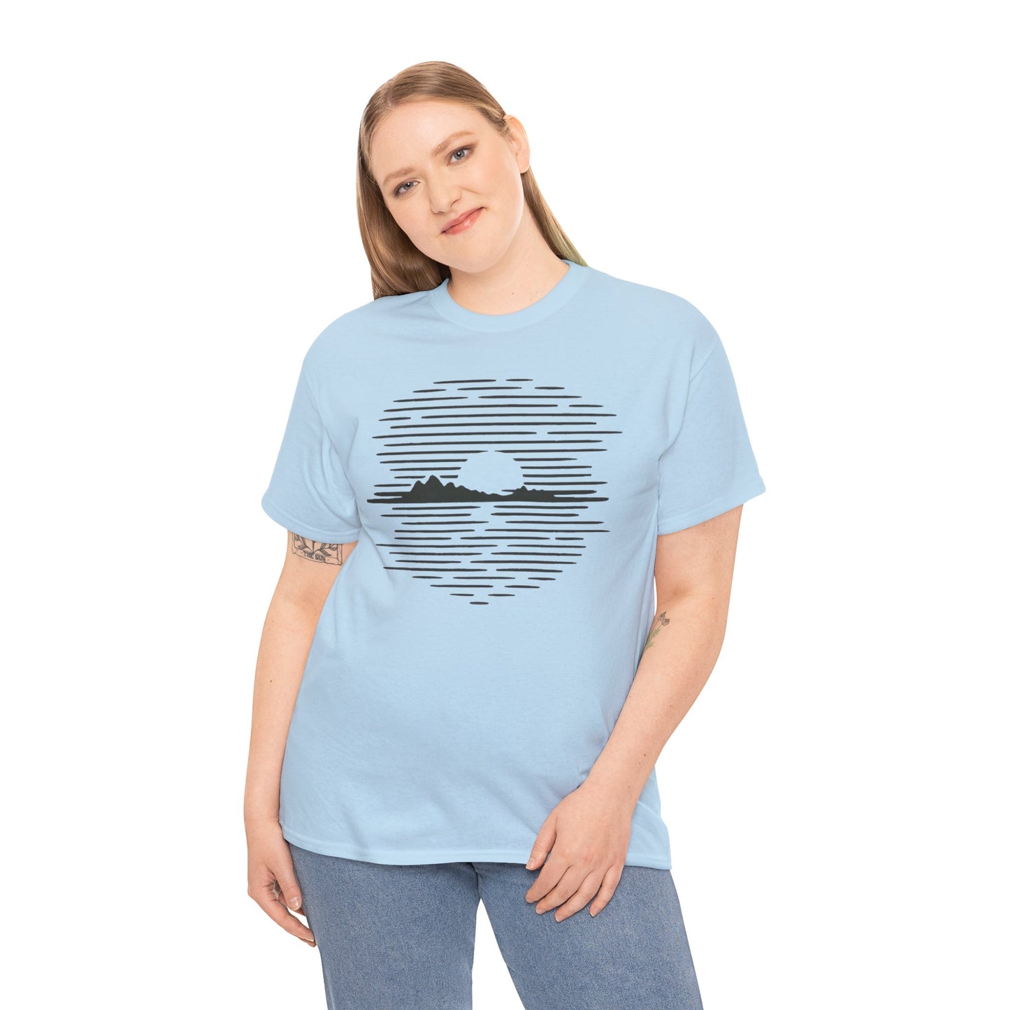 Berg Sonnenuntergang T-Shirt (Brustprint) – Natur-inspiriertes Unisex Shirt für Outdoor- und Landschaftsliebhaber