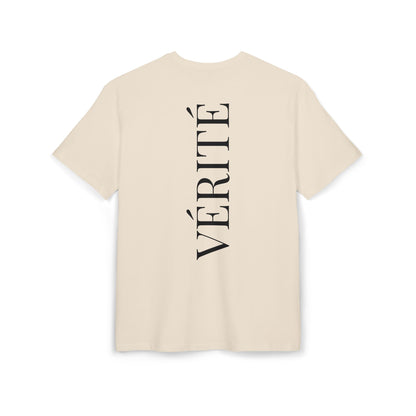Stylisches T-Shirt mit Aufschrift ‘Vérité’ (Rückenprint) – Minimalistisches Design für Modebewusste