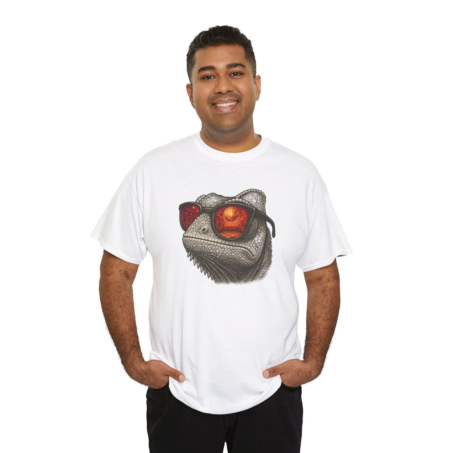 Chamäleon Disco T-Shirt (Brustprint) – Lustiges Tiermotiv mit Sonnenbrille | Retro Club Design für Tierfreunde & Festivalfans