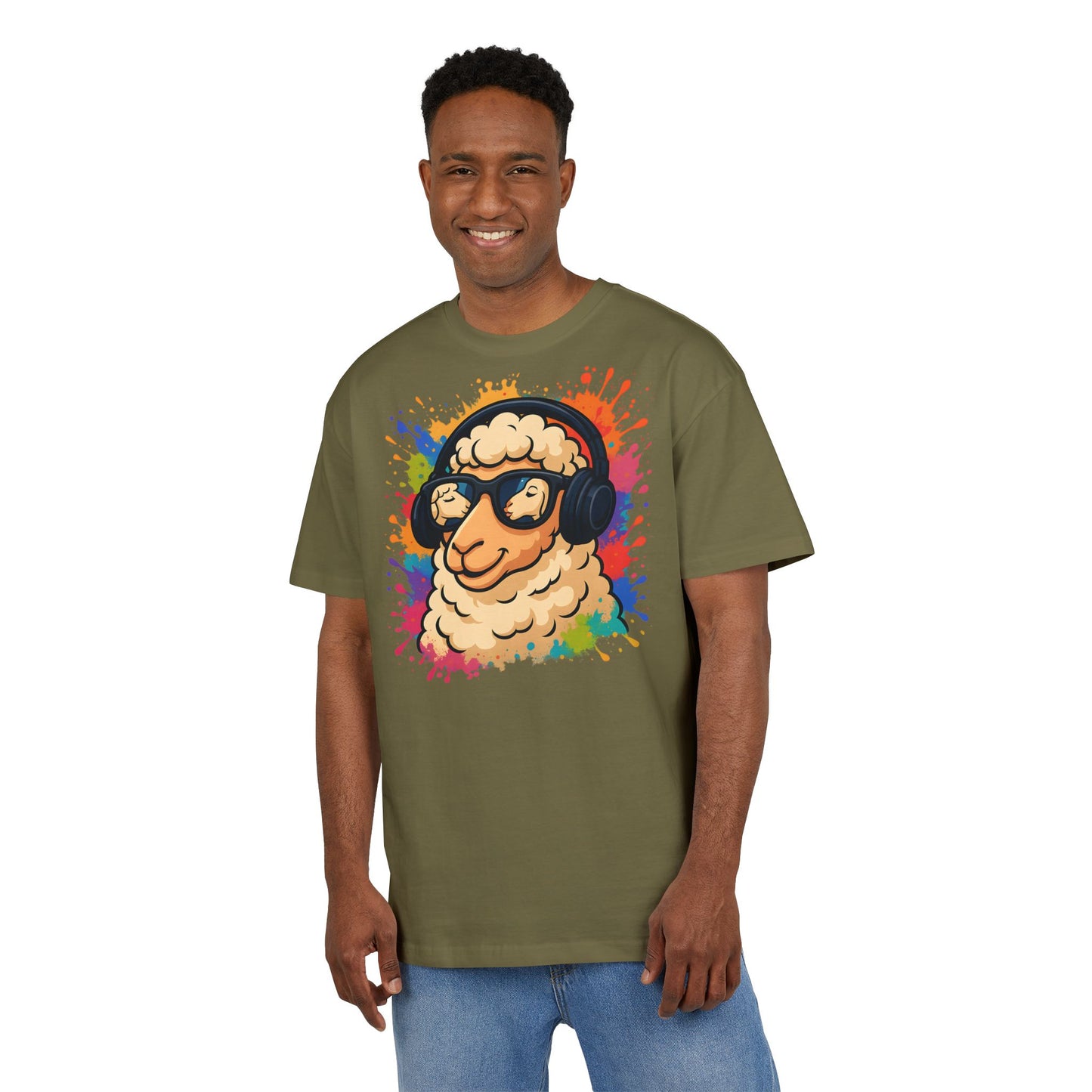 Cooles Schaf T-Shirt (Brustprint) – Lustiges Streetwear Shirt mit Kopfhörer-Schaf & Farbspritzer-Design | Unisex