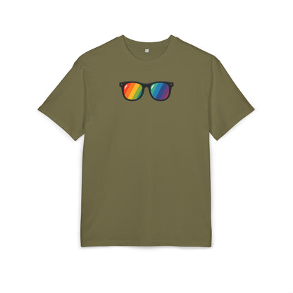 Regenbogen Sonnenbrille T-Shirt (Brustprint) – Buntes Retro Pride Design für Sommer & Festival