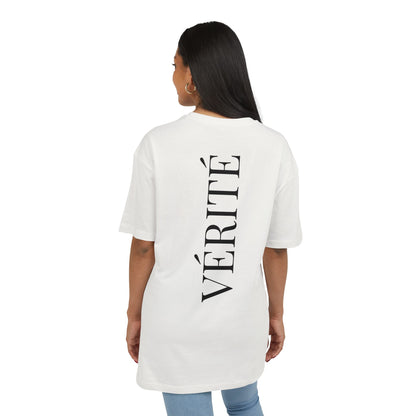 Stylisches T-Shirt mit Aufschrift ‘Vérité’ (Rückenprint) – Minimalistisches Design für Modebewusste