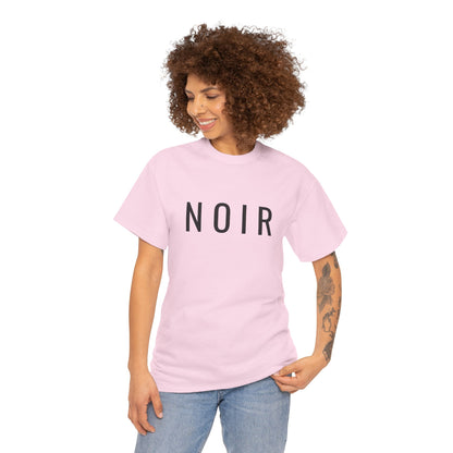NOIR T-Shirt Unisex (Brustprint) – Nachhaltiges Heavy Cotton Tee aus 100% Baumwolle, Minimalistische Streetwear & Geschenkidee