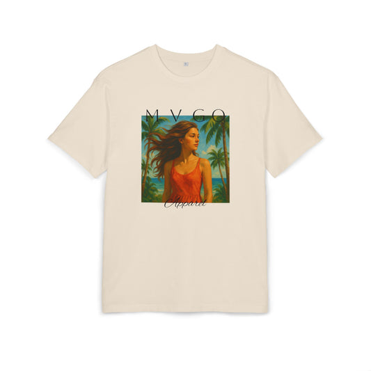 Sommer Vibes T-Shirt (Brustprint) – Künstlerisches Damenporträt mit Palmen & Meer | Unisex Shirt mit tropischem Kunstmotiv