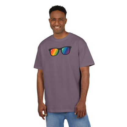 Regenbogen Sonnenbrille T-Shirt (Brustprint) – Buntes Retro Pride Design für Sommer & Festival